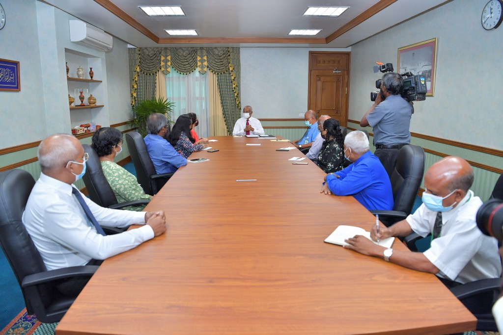 Dhaulathah hidhumaiy kuri inaamah kurimathilee meehun ginave dhe munaasabathehgai inaamu dhinumah Raees ninmavaifi