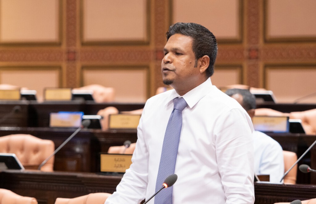 Kithanme dhuvahaku majilis huttuvaafai beyvviyas Nasheed aai, Eevaage ithubaaru oiy kamakannuvaane: Moad