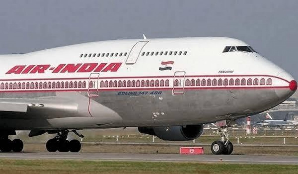 Runway mathin tyre ge baithakeh fenumaaeku Air India  flight eh anburaa jahssaifi