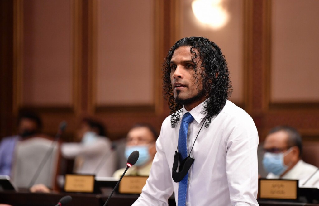 ONE BREAKING: Sifainnaai fuluhunge flat thakaa behey kuhlli mahssala eh Majileehah hushahalhai bahus fashaifi