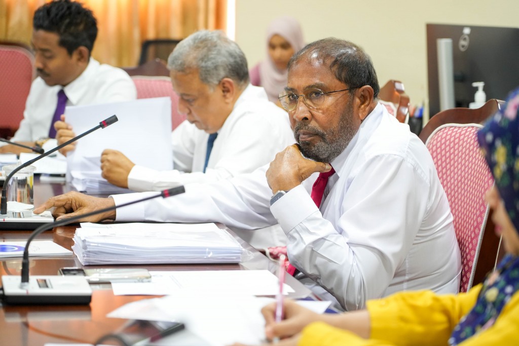 Bank thakaai maalee idhaaraathakah siyaasee meehun laagothah hedhi massala nubalan ninmumun bahdhaluvun hoonu vejje