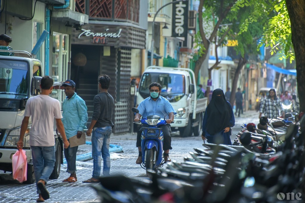 14 in isolation with symptoms after direct contact with the first case in Male’