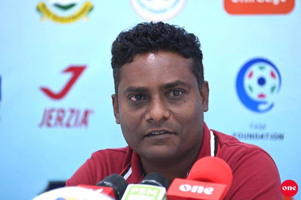 Eagles ge coach akah Shaaz