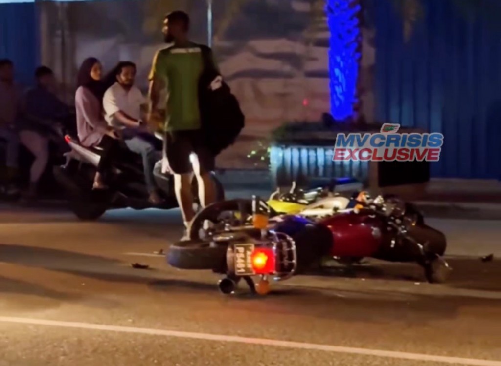 Maafannu bus terminal kaireegai accident eh: 3 meehakah faruvaa dhenee