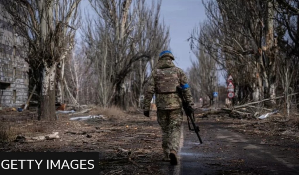 Adhuge dhuniye: Russia aai Ukraine ah Bakhmut muhimmu vanee keevve?