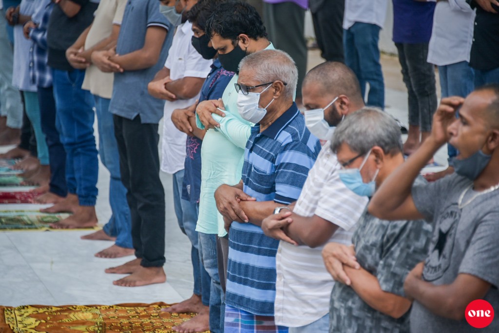 Ijuthimaaee gaidhuru kamaa eku hedhey farulu namaadhuge jamaa athaai hukuru namaadhuge jamaa aiy sahha vaane: Fathvaa Majilis