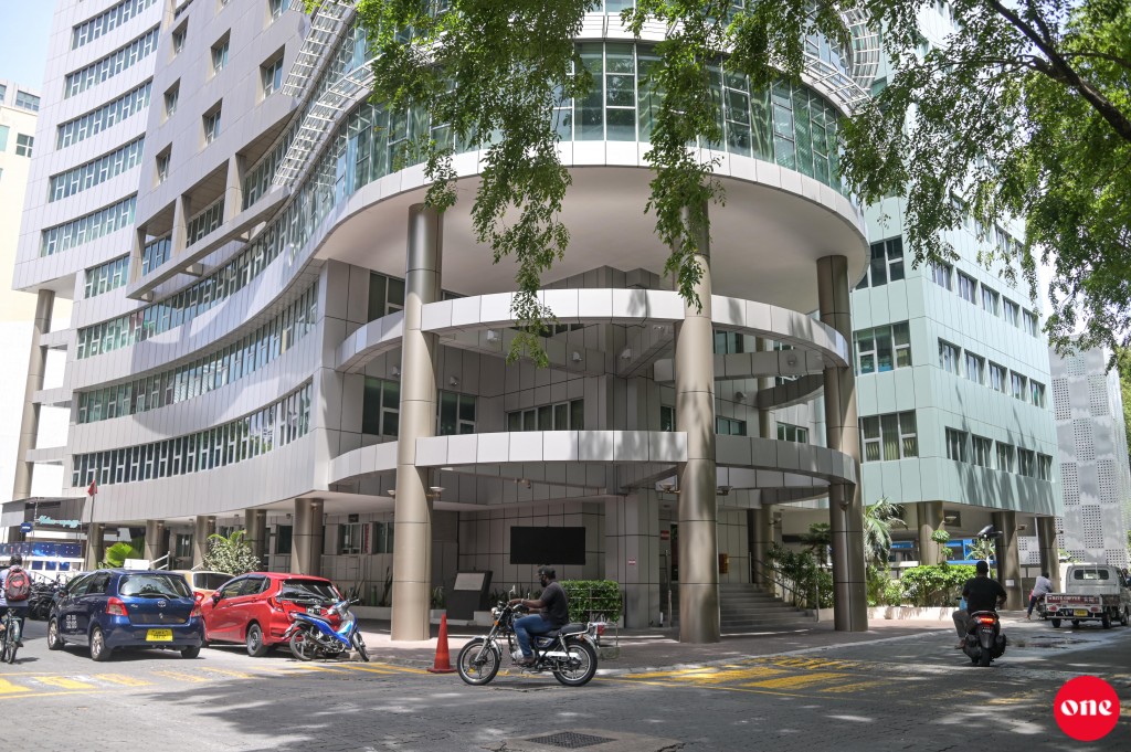 Enme kuda ujoora 5000 aai 8900 aa dhemedhu, baeh dhaairaathakun dheguna aa gaai adhadheh