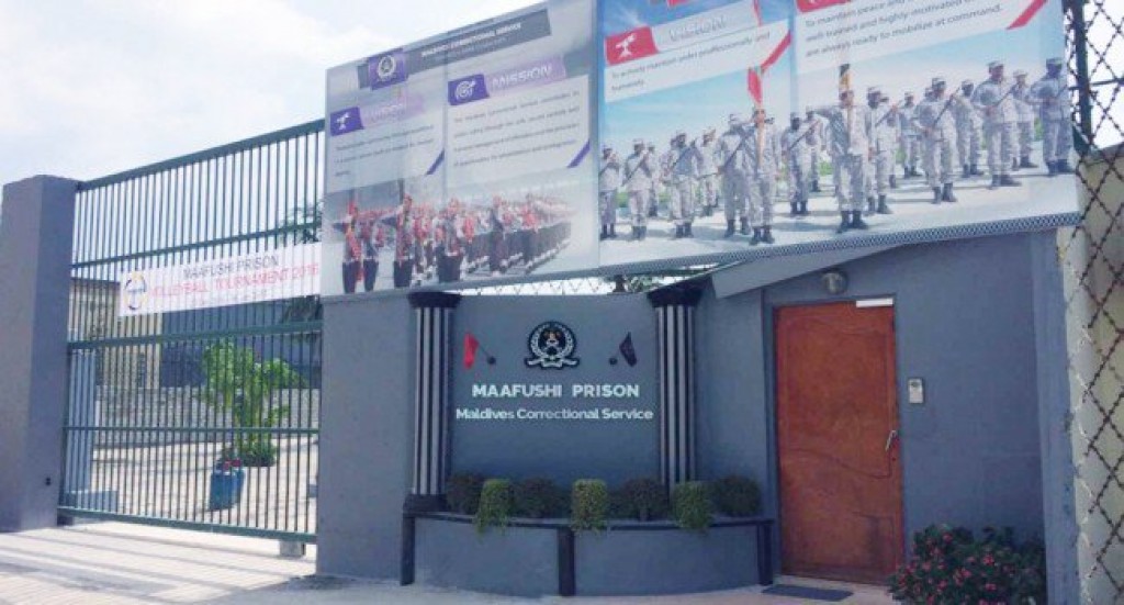 Jalu officerunge massala: Sharuthuthakaaeku enmen bandhun dhookuran dhaulathun ehbbasvejje