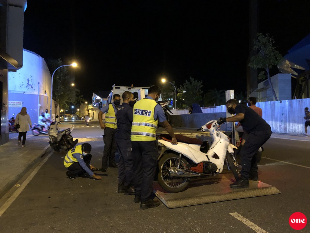 Dhe cycle eh jehi hin'gi accident ehgai meehakah aniyaa vejje   