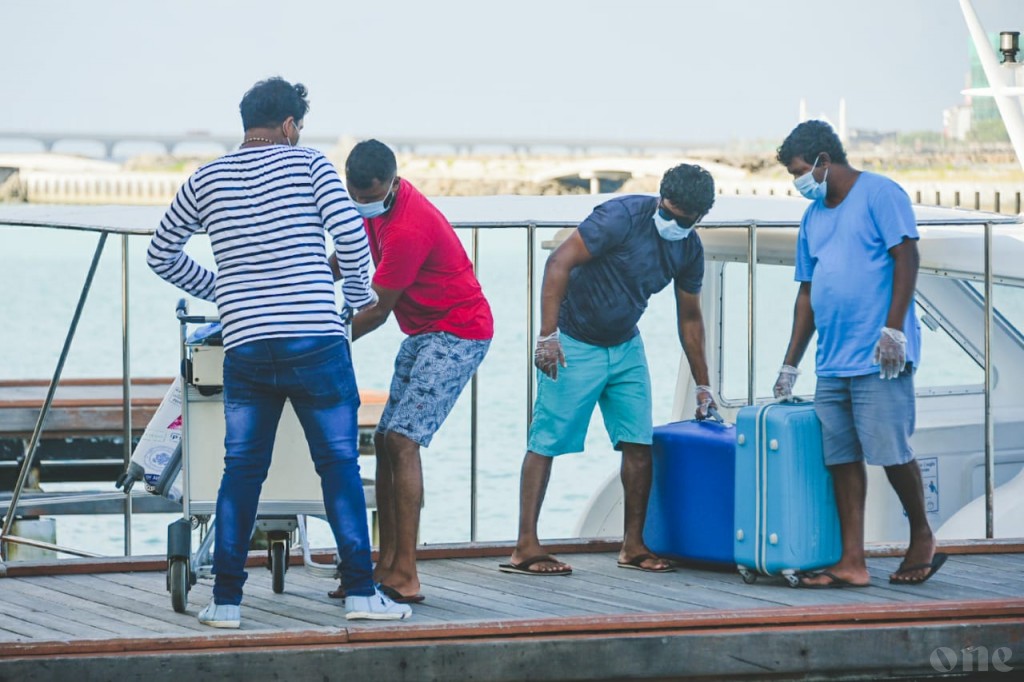 Raajje aai Cochin aa dhemedhu ferry ge hidhumaiy dhethin mahehgge thereygai fashanee