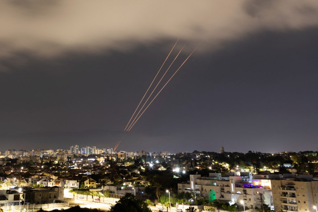 Iran inn Israel ah misile hamalaa thakeh, hypersonic misile thah ves beynunkuri!