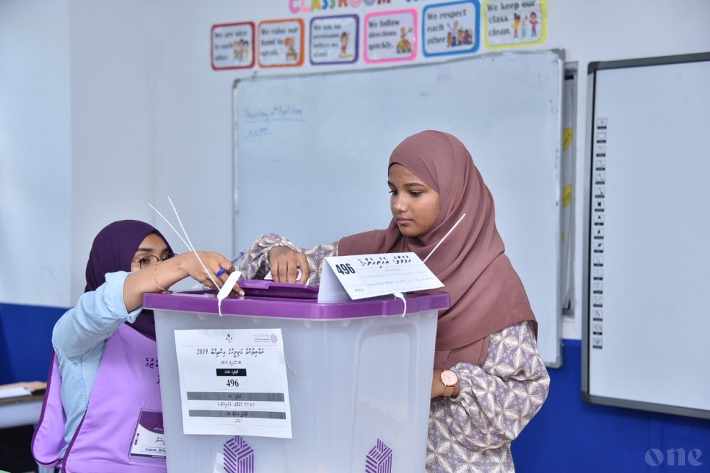 140,900 people cast their vote, 46% remains