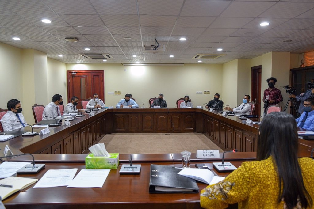 Bodu hiyaanaai falhaa aruvaili Gasim aa eku 3 beyfulhun NIC ah ayyankuran Majlis inn faas koffi