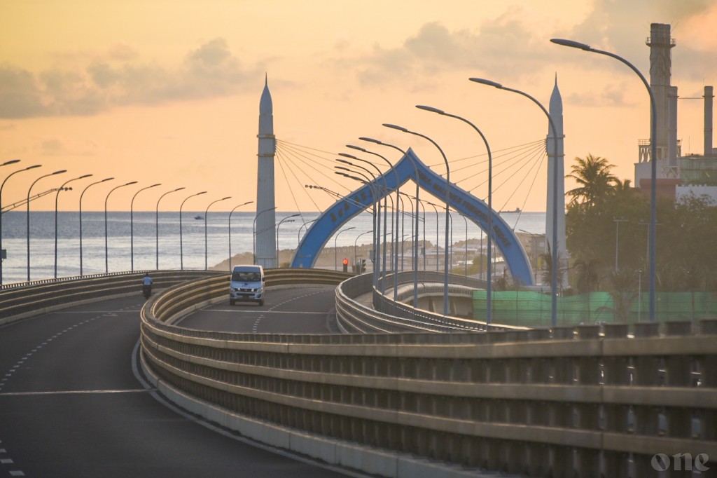 Sinamale' bridge ge baeh lane thah bandhu kuranee