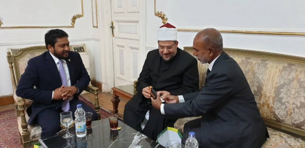 Two Ministers travel to Egypt to seek solution to lack of teachers at Arabiya School