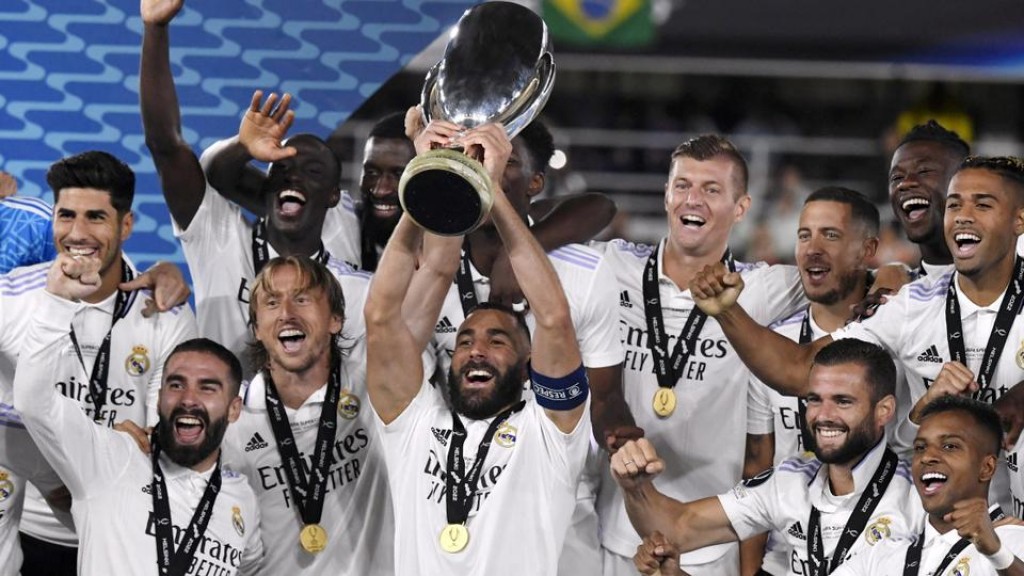 Real inn 5 vana faharah Super Cup kaamiyaabu koffi