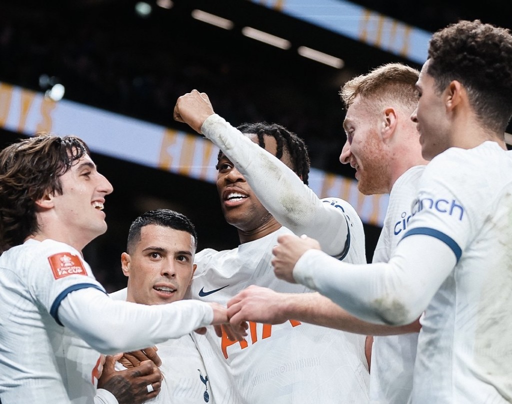 Burnley balikoh, Tottenham kuriah