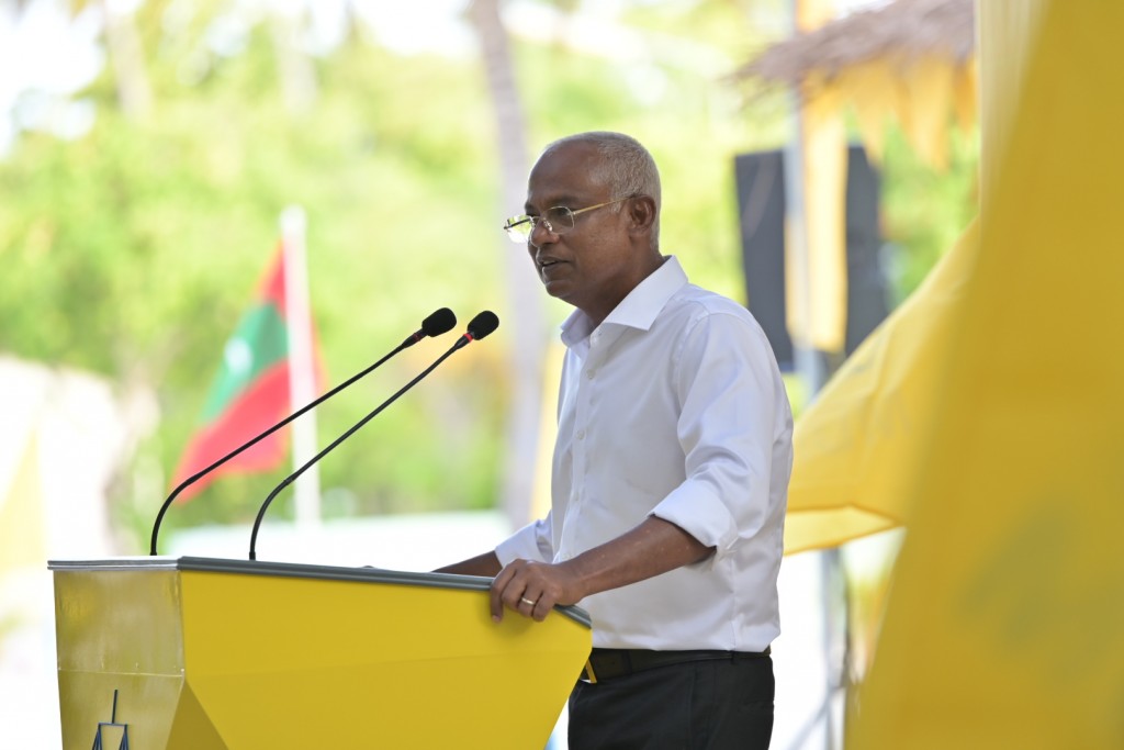 Raees ge rahdhu Democrats ah: Rahunakaa nulai loan dhookuran feshee mi sarukaarun
