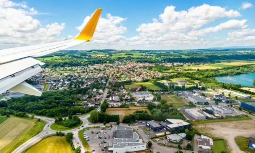 Thin gaumakah nisbaivaa bainalaguvaamee Airport France gai