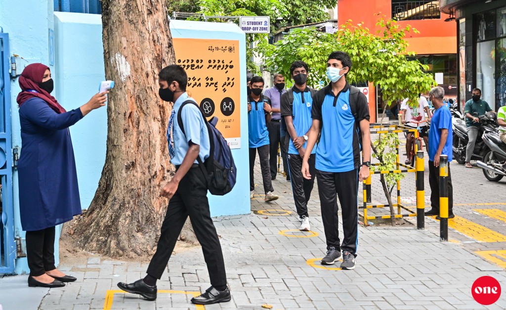 Male' school thakuge LKG in feshigen grade 8 ge kiyevun onlinekoh kuriyah gendhan ninmaifi