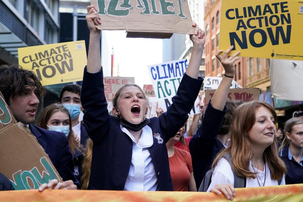 Australia sets new climate target in landmark bill