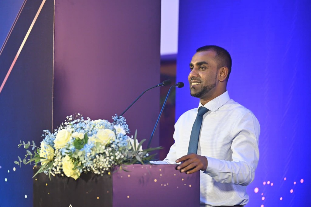 Tourism Minister Faisal dhevvi thagureeraa eku eynaage fenvaraa medhu suvaalu ufahddhanee