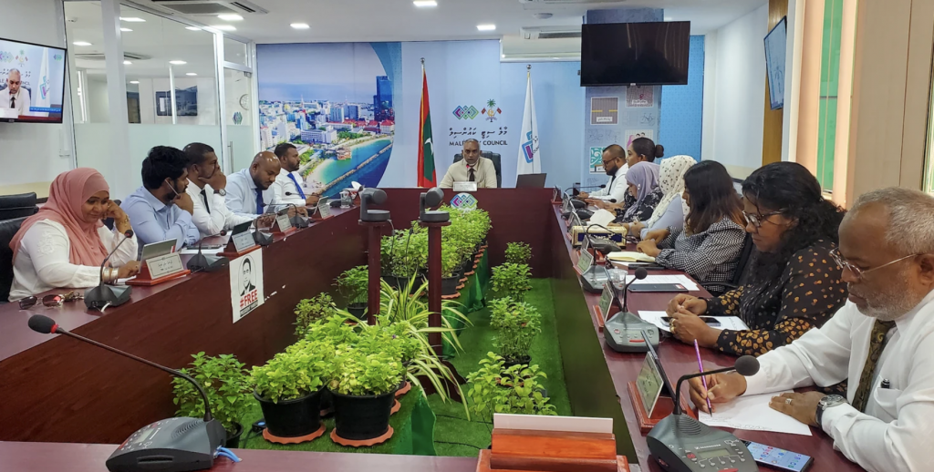 Roadha mahah haahssakohgen Hulhumalege dhevana fiyavaheega vaguthee market eh hulhuvanee