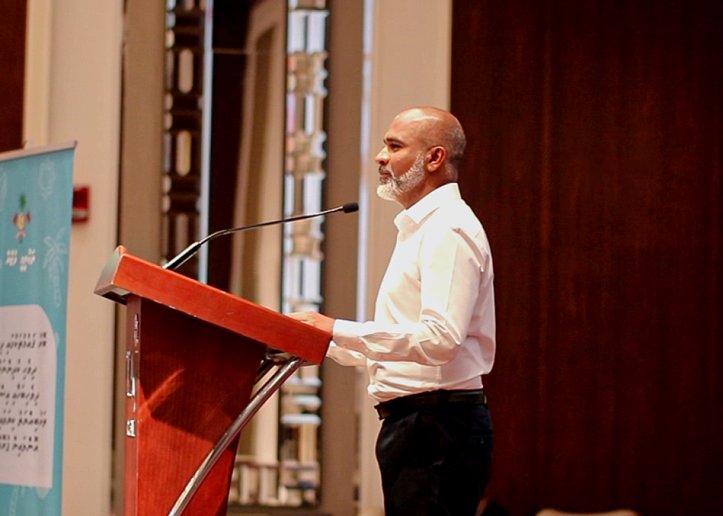 Raajjeyn buyrun kiyavaigen enburi gaumah hidhumaiy kuran aumakee fahurakah hadhan jehey: Shafeeu