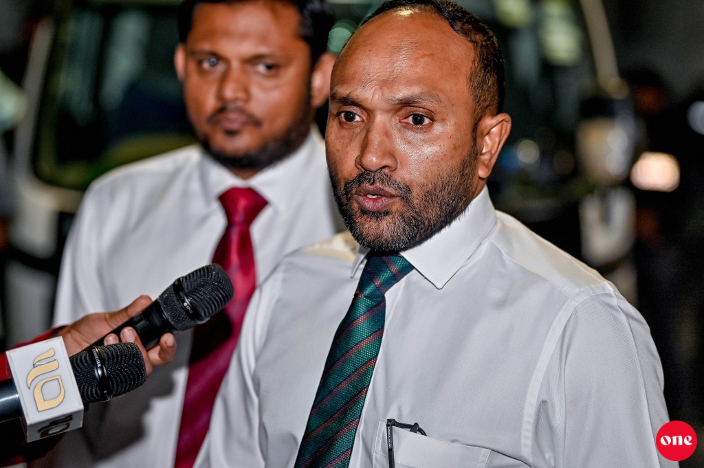 Yameen ge phone call ah Raees Muizzu javaabu nudhevvaa, miee vaki baehge jaahathu bodukuran genai verikameh noon: Jameel