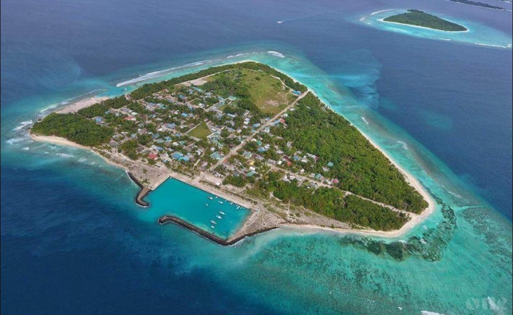 Four locals arrested for stealing a boat in Ungoofaaru and taking it to Maakurathu