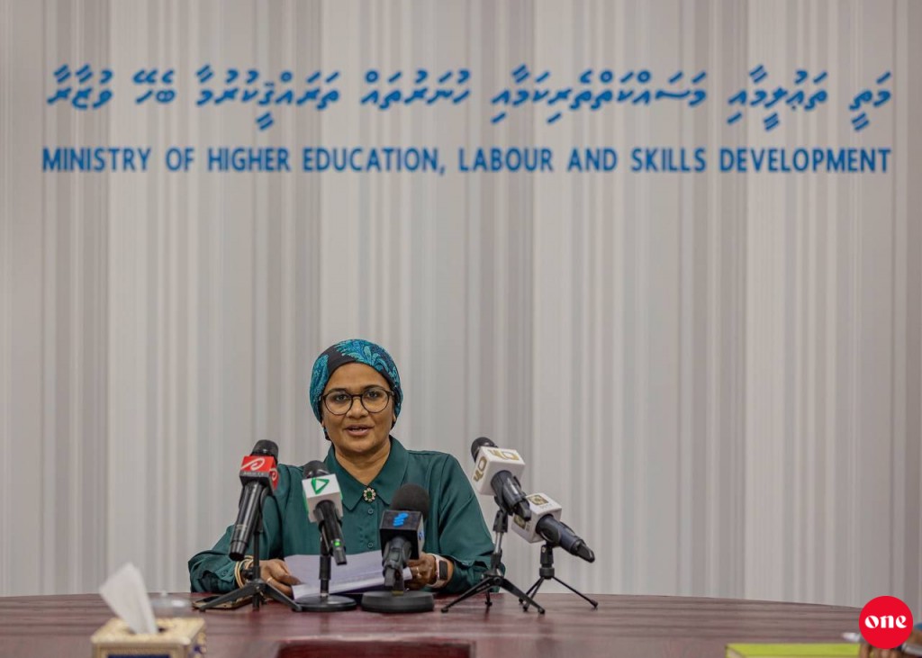 One Photo: Student loan ah sharuthu hamavi dharivarun iulaan kurun