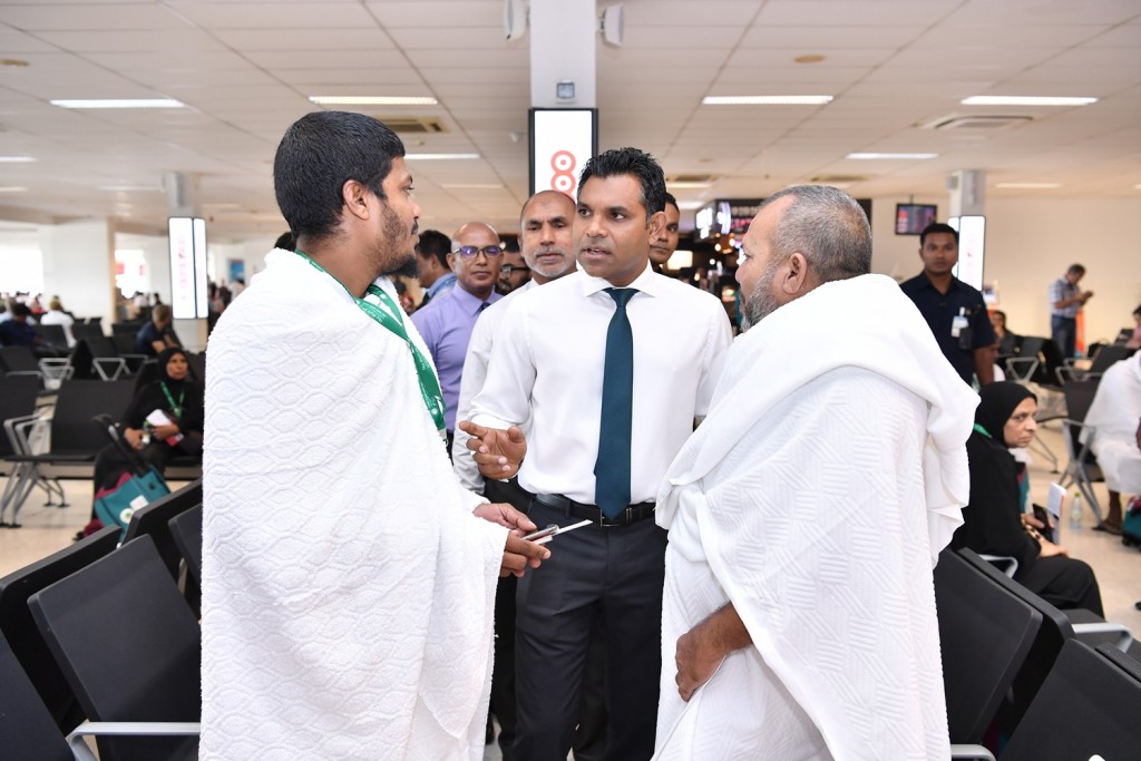 Umra ah meehun gendhiyumuge huhdha ithuru 4 kunfunyakah dheefi