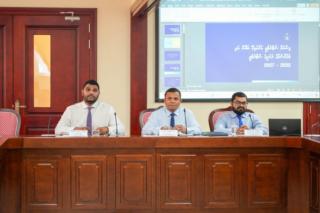 Gulhifalhu portah negi 300 million dollar ge loan boahiyaavahi kamah haradhu kuran vanee ninmaifai: Minister
