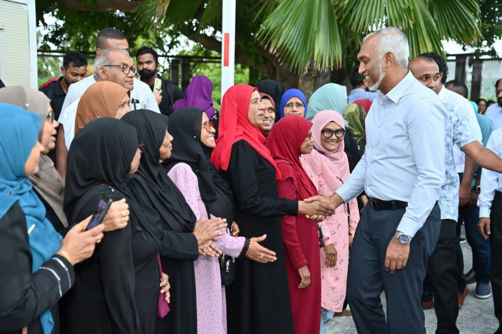 President arrives in Addu City on unofficial visit