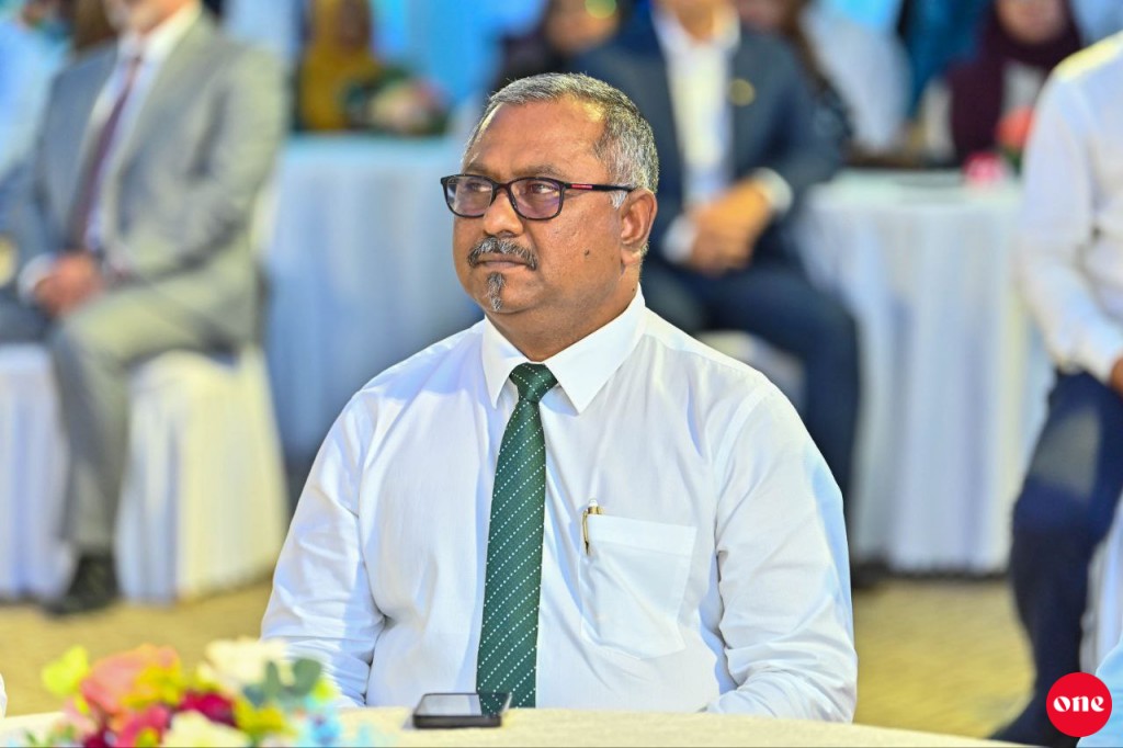 Aniyaaveri amalu hingaa meehun insaafuge kurimahchah gennan hurihaa vaseelatheh beynun kuraanan: Sarukaaru