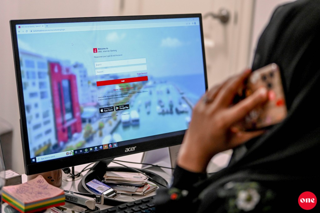 Email ID beynunkohggen hafuthaaehtherey 3.5 lahkka rufiyaa vagah nagaifi, hoadhunee 3 lahkka rufiyaa