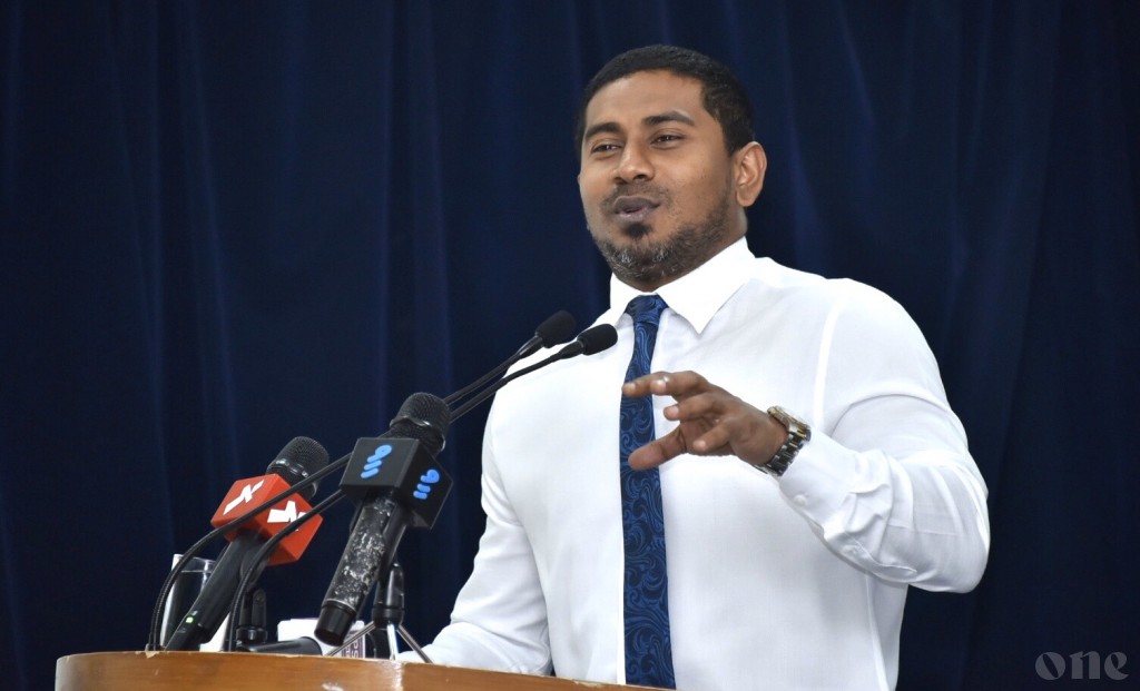 Hithadhoo, Fuvahmulak, Thinadhoo adhi kulhuffushi gai hadhaa synthetic track thah anna aharu beynun kureveyne: Mahloof