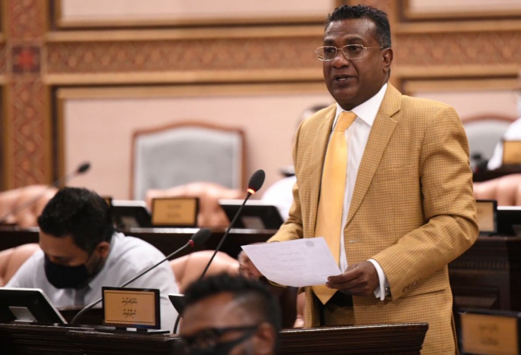 Jaabir ge suvaalu, Nasheed ah: Manikufaanu judge ehge bai thiya kulhuvvanee keevvegentho?