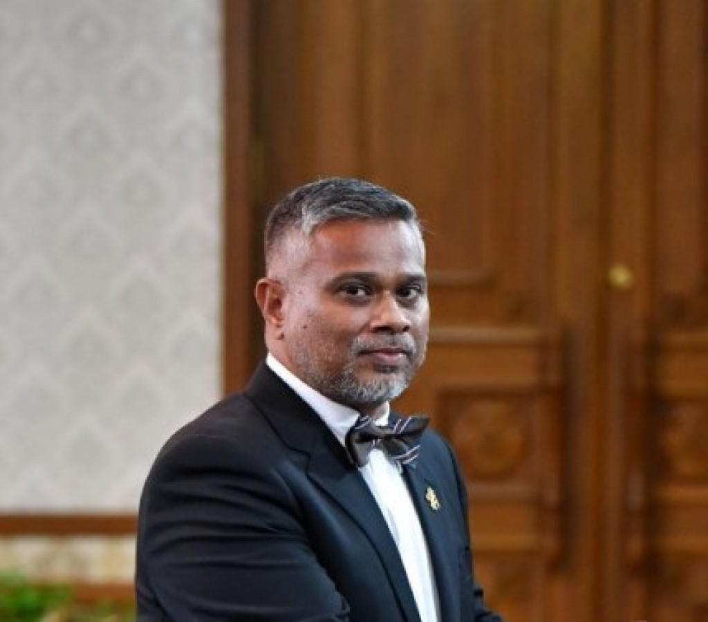 Alhugandakee inzaaruthakah lebeyne meeheh noon, goiy ninmaairu meehehge moonakah nubalaanan: Abbas