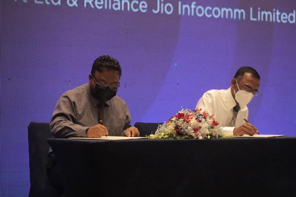 Sarukaarun Raahjjeygai alhaa furathama submarine cable ge masahkkai Ambani ge Reliance Jio aa havaalukohffi