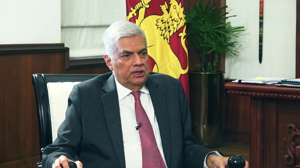 Lanka ge minister inn ahareh vandhen musaara nunangavaane
