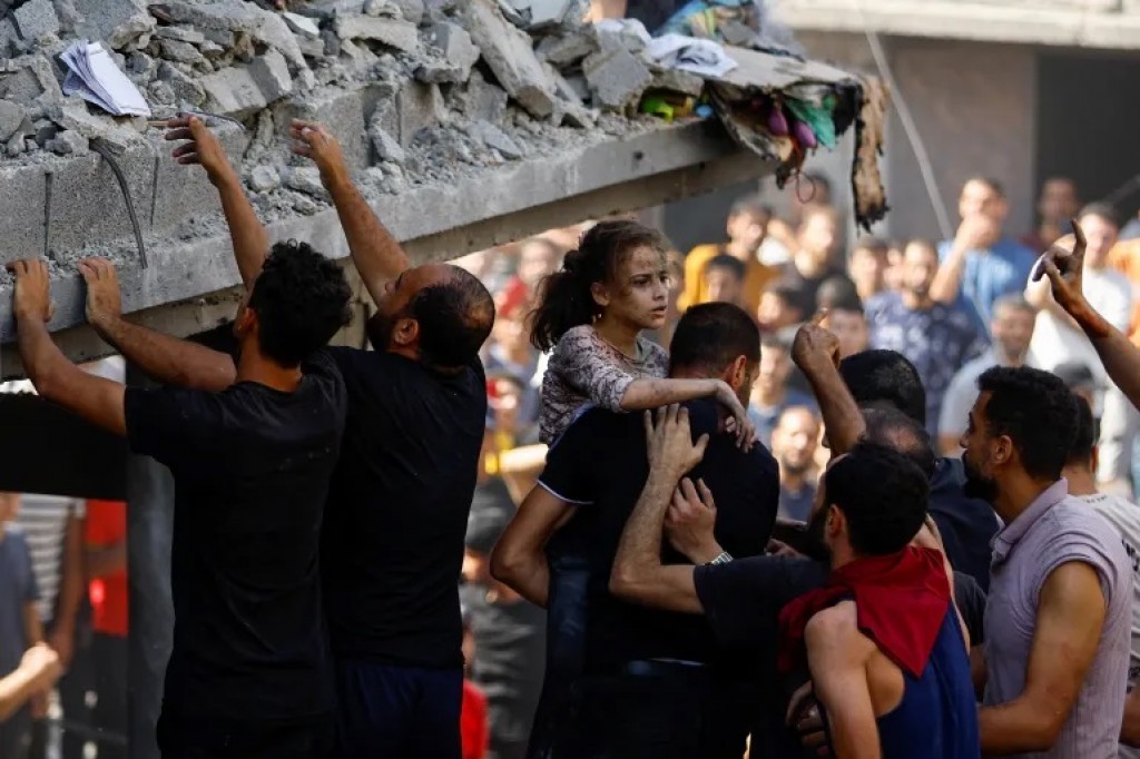 Eh dhuvas therey Gaza ge 305 kudakudhin maraalaifi