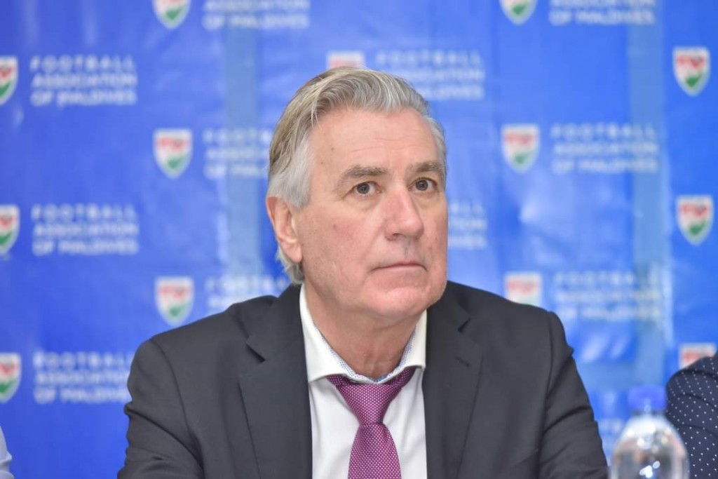 Rene Hiddink ah 2.9 million rufiyyaa dhakkan FAM ah angaifi