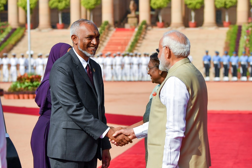 Raajje aai India aa dhemedhu minivan viyafaareege ebbasvumeh gaaimu kurumuge mashvaraathah fashan ninmaifi