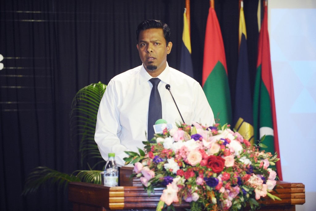 Dheebaajaa ah badhalu nudheyn auditor general angavaifi
