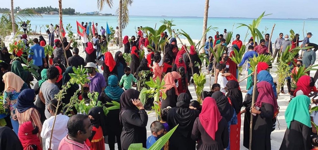 Minivan dhuvas faahagakuran Hoarafushi Airport gai 600 gass indhaifi
