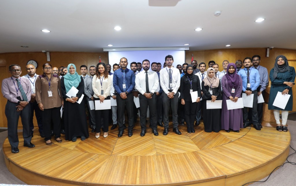 STELCO in 45 muvazzafakah managerial thamreenu dheefi