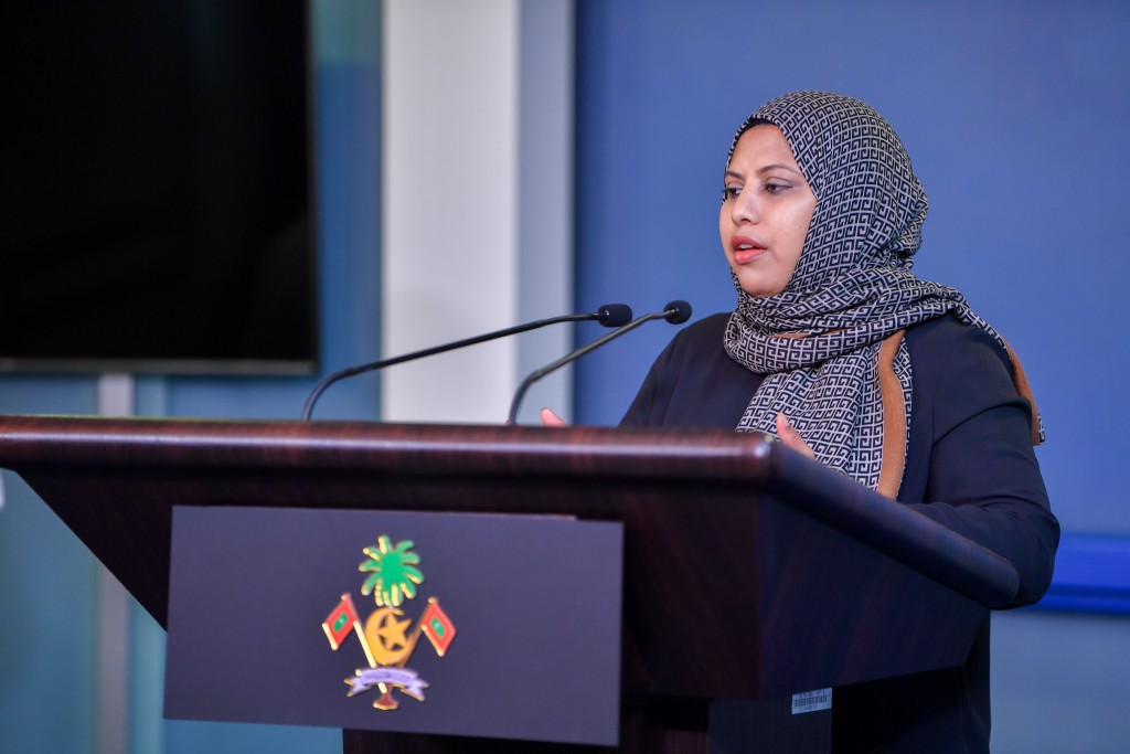 Siyaasee magaamuthakah Raees badhalu gennavanee sarukaaru hingun harudhanaa kuran: Heenaa