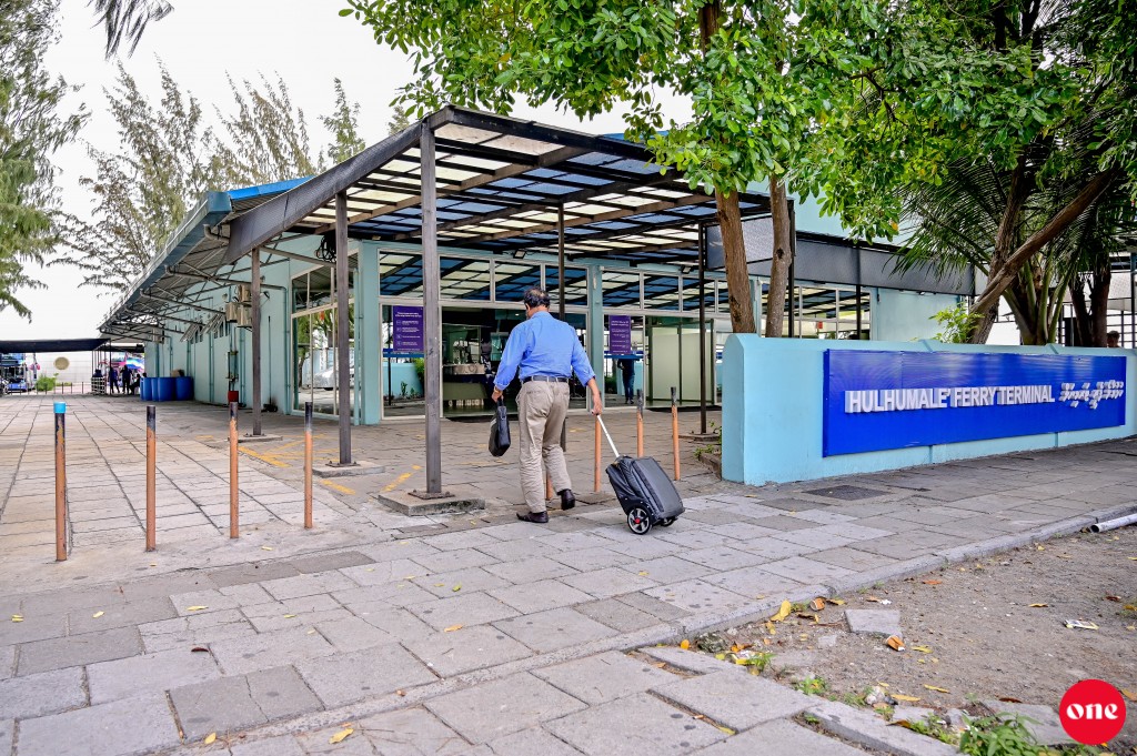 Launch ferry thakah Hulhumale' terminal aai Henveiru terminal hulhuvaalanee