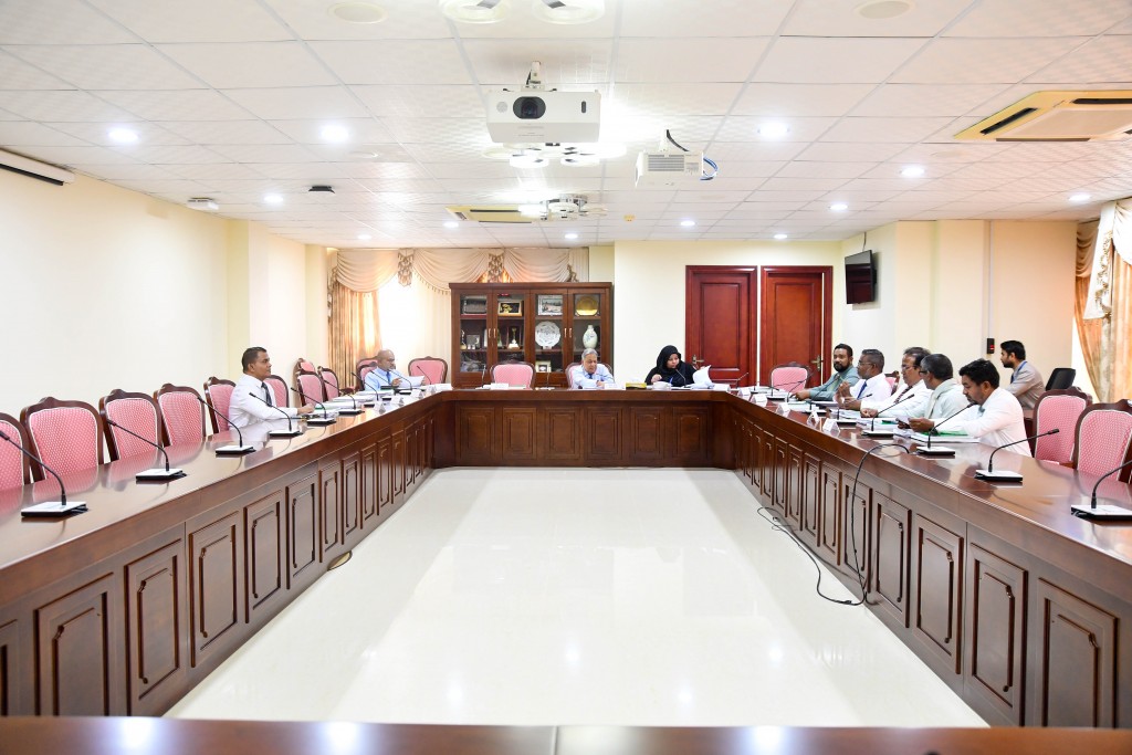 Hawks ge boat akun vagah genawi cigarettes thah customs gai hurithoa balan committee memberun gudhanah
